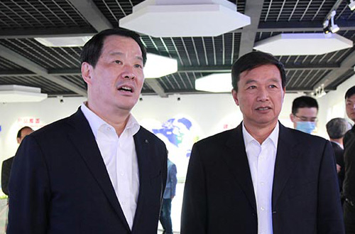 中建材總裁、中國工程院院士彭壽一行蒞臨鵬飛集團考察